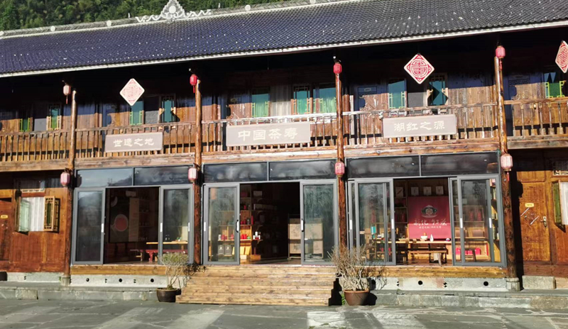 癸丑二山向丁未，右水倒左巽巳配，左水倒右必出坤，五福满门双富贵。