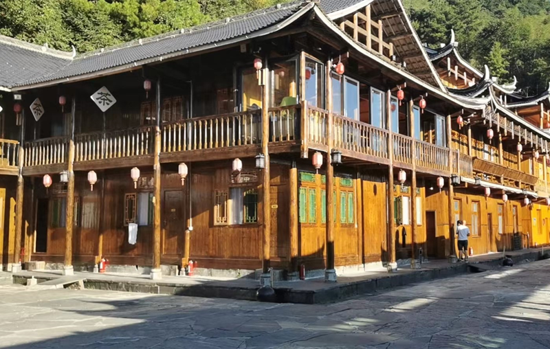丁未二山向癸丑，右水倒左乾亥走，左水倒右艮寅出，丁财大旺功名久。