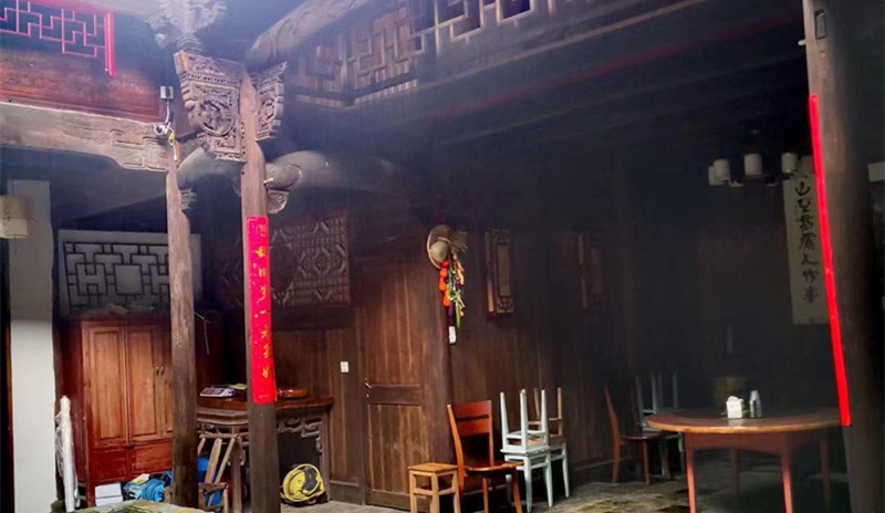 天花时落石坛静，灵药夜捣玄霜寒。复闻长林中，亦有幽求子